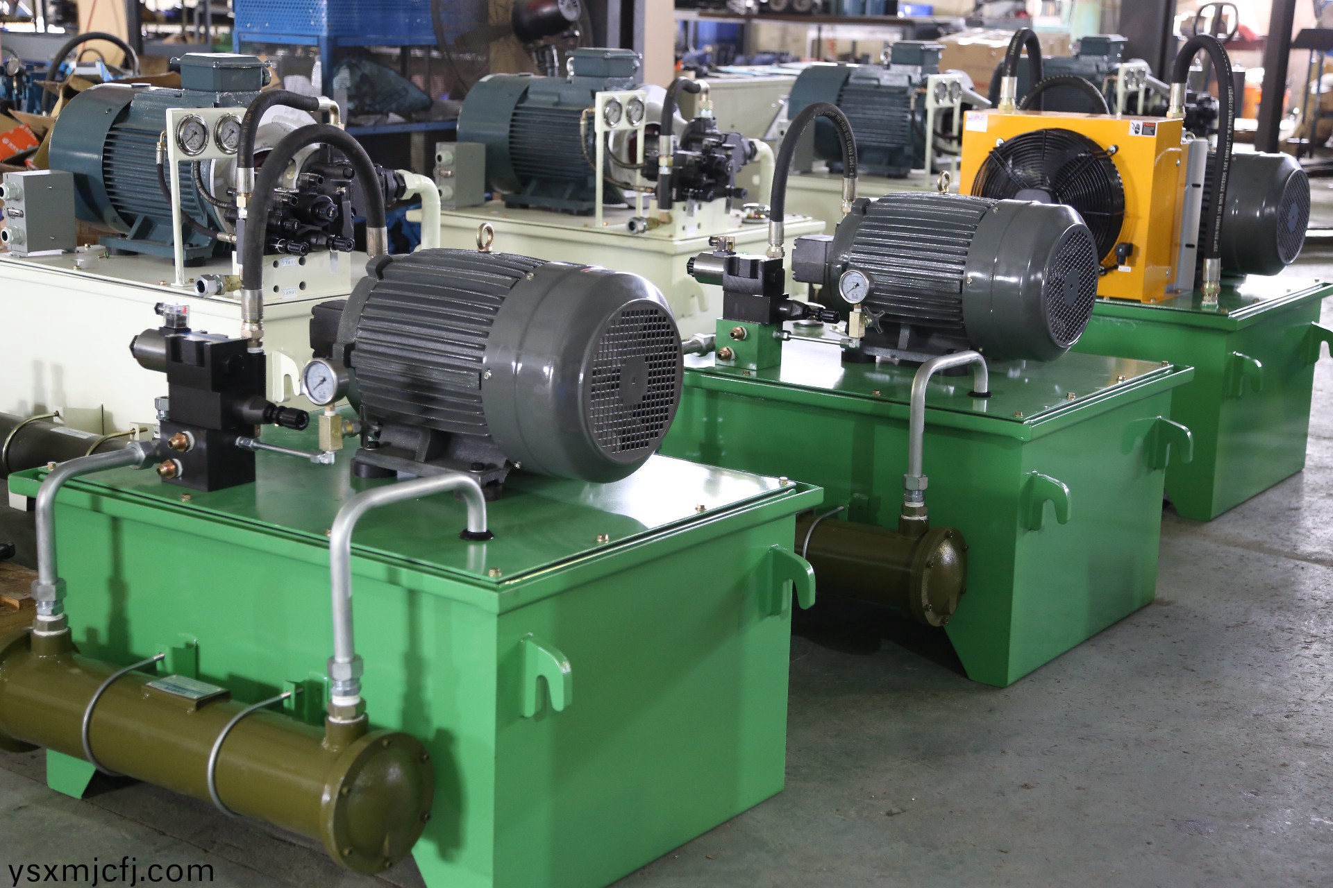 大型(xing)液(ye)壓(ya)站係統(tong)的設(she)備與結構方式(shi)